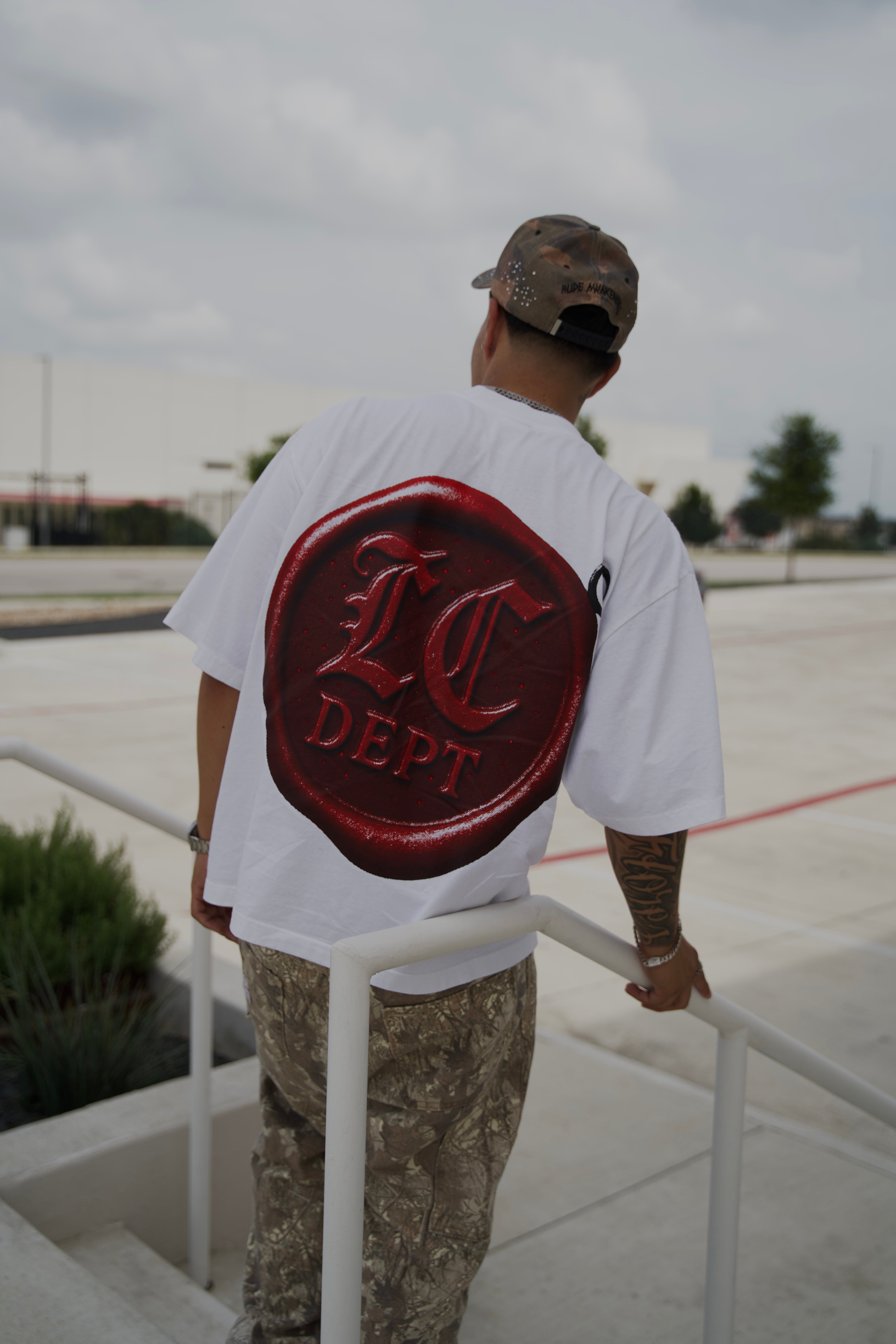 The signature seal tee