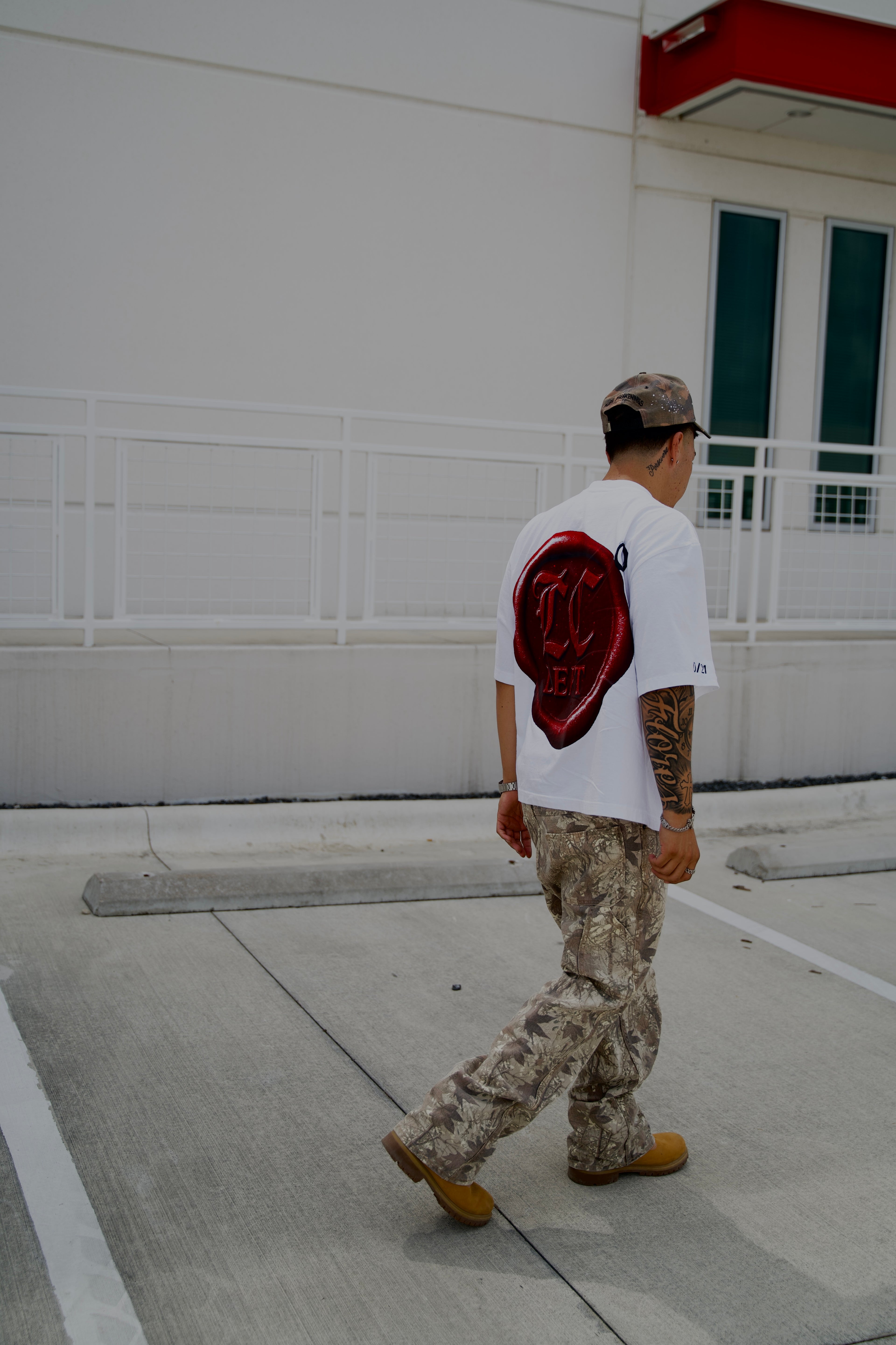 The signature seal tee